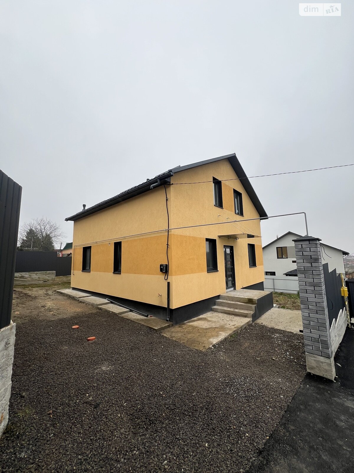 двухэтажный дом с отоплением, 120 кв. м, кирпич. Продажа в Зарванцах фото 1