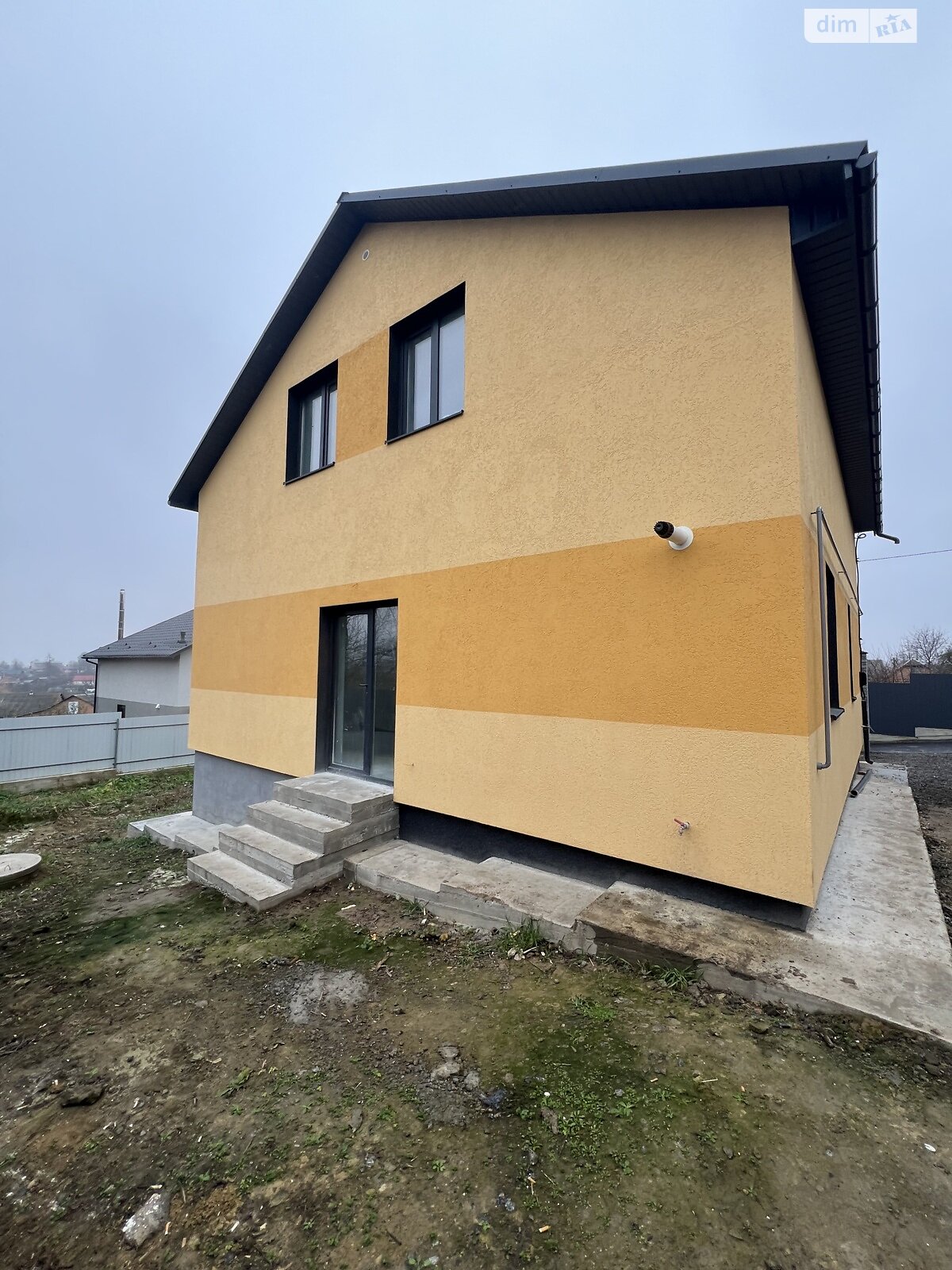 двухэтажный дом с отоплением, 120 кв. м, кирпич. Продажа в Зарванцах фото 1