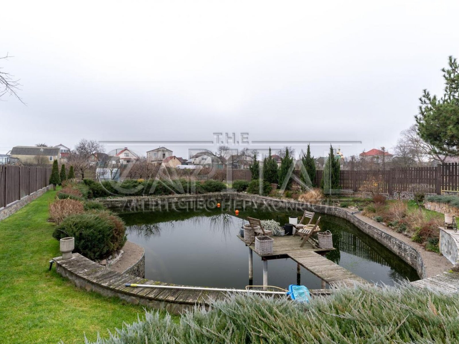 трехэтажный дом с отоплением, 564.3 кв. м, кирпич. Продажа в Зазимье фото 1