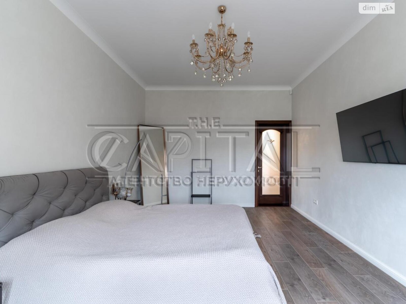 трехэтажный дом с отоплением, 564.3 кв. м, кирпич. Продажа в Зазимье фото 1