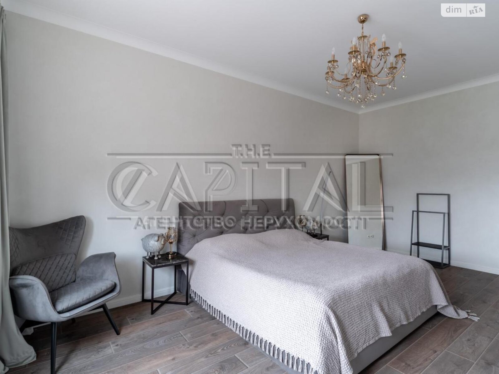 трехэтажный дом с отоплением, 564.3 кв. м, кирпич. Продажа в Зазимье фото 1