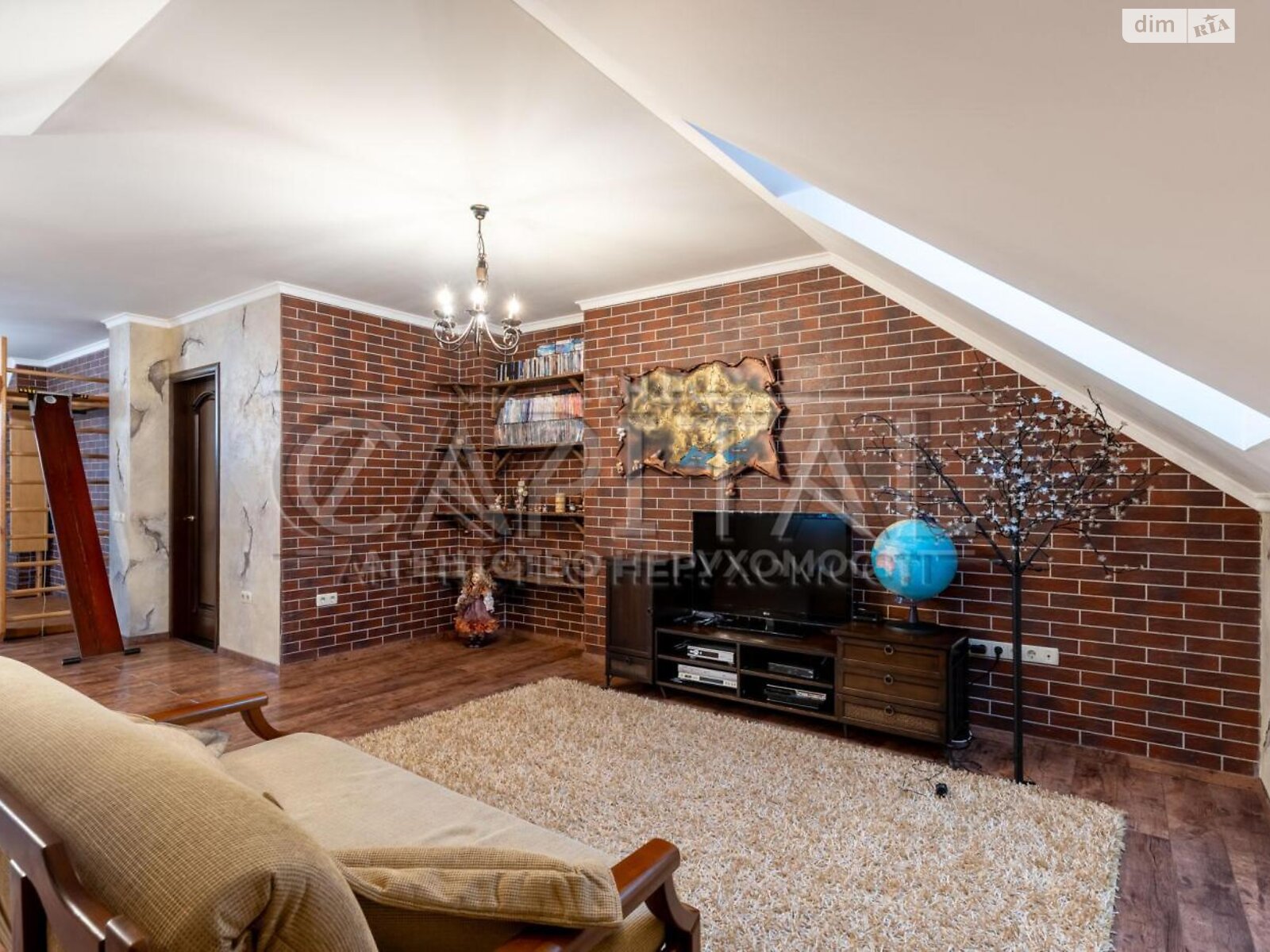 трехэтажный дом с отоплением, 564.3 кв. м, кирпич. Продажа в Зазимье фото 1