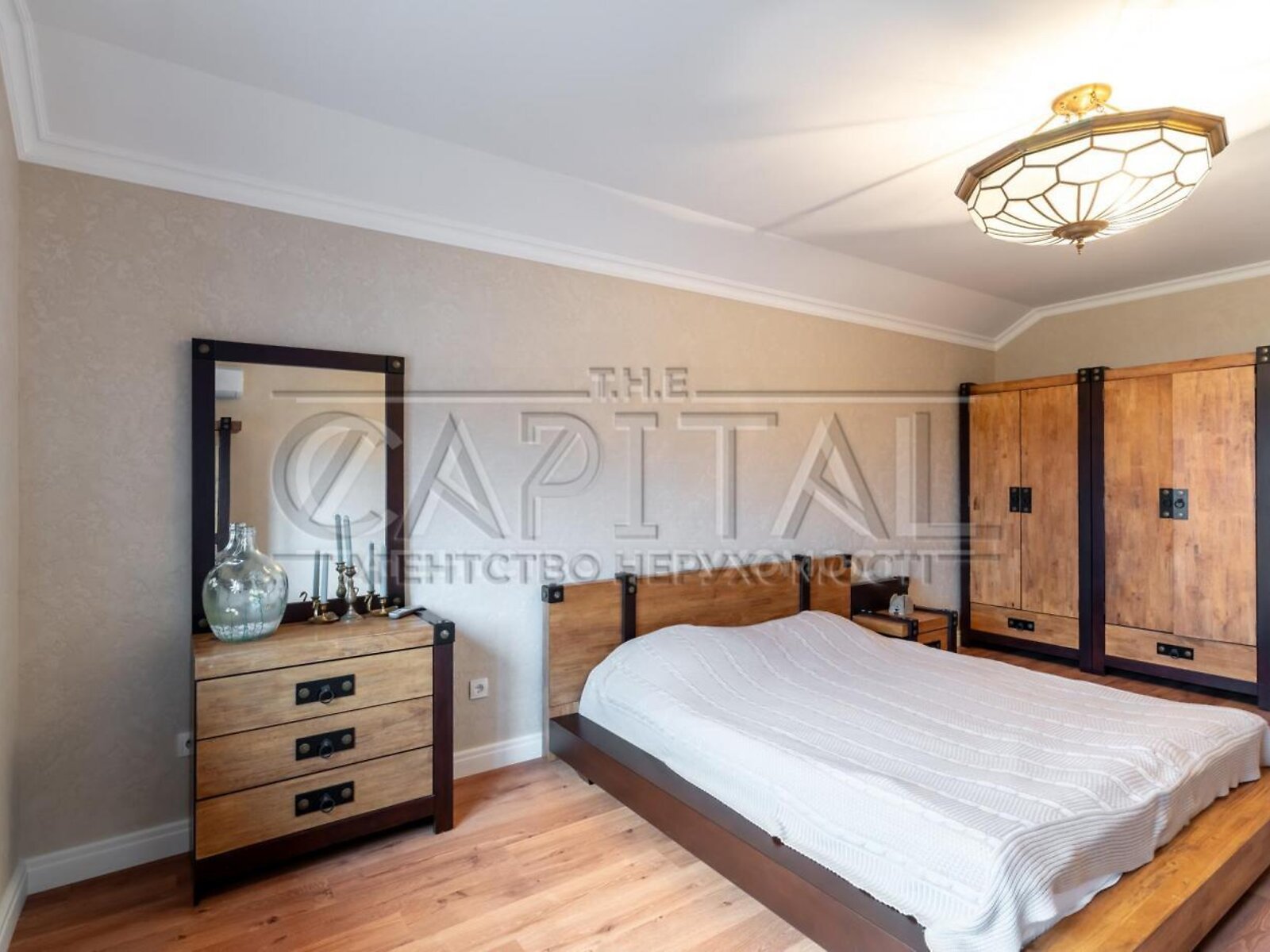 трехэтажный дом с отоплением, 564.3 кв. м, кирпич. Продажа в Зазимье фото 1