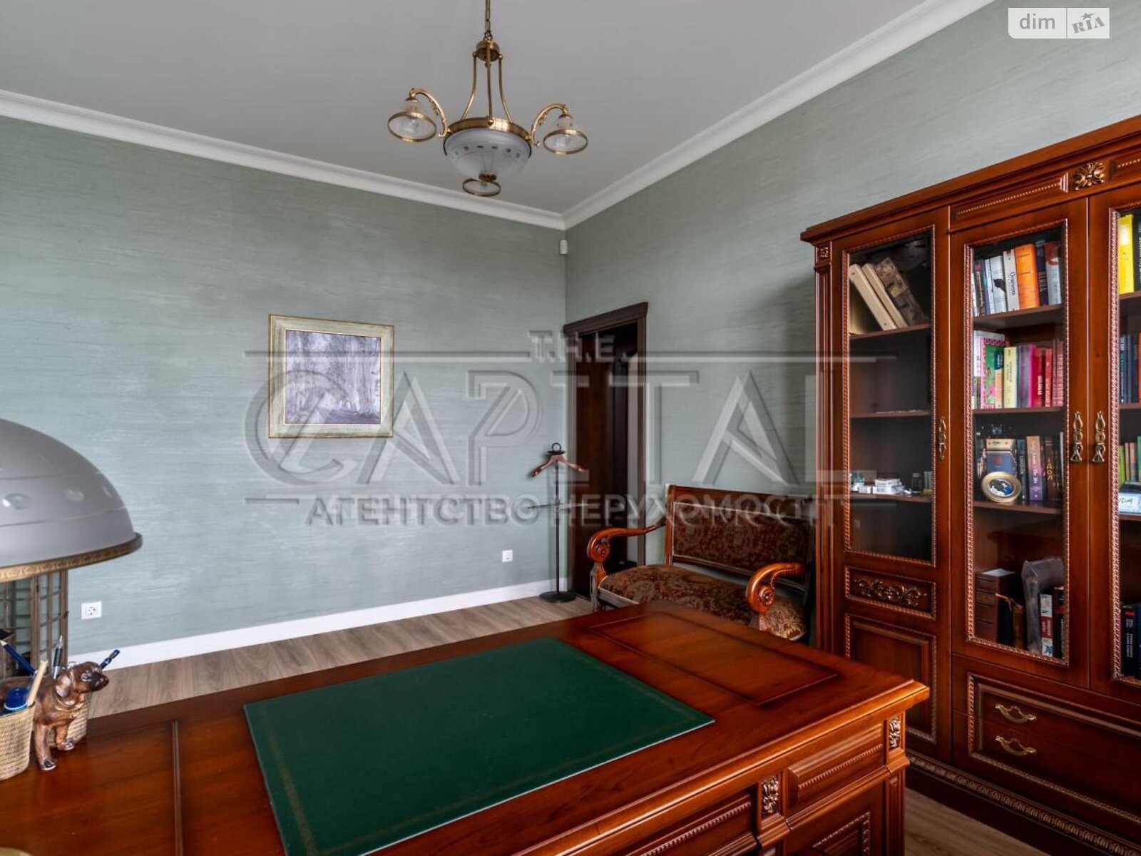 трехэтажный дом с отоплением, 564.3 кв. м, кирпич. Продажа в Зазимье фото 1