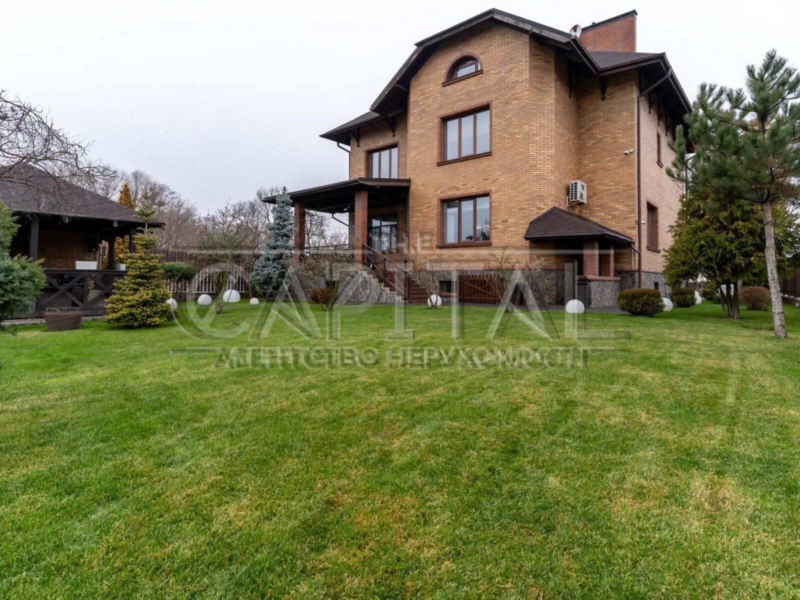 трехэтажный дом с отоплением, 564.3 кв. м, кирпич. Продажа в Зазимье фото 1