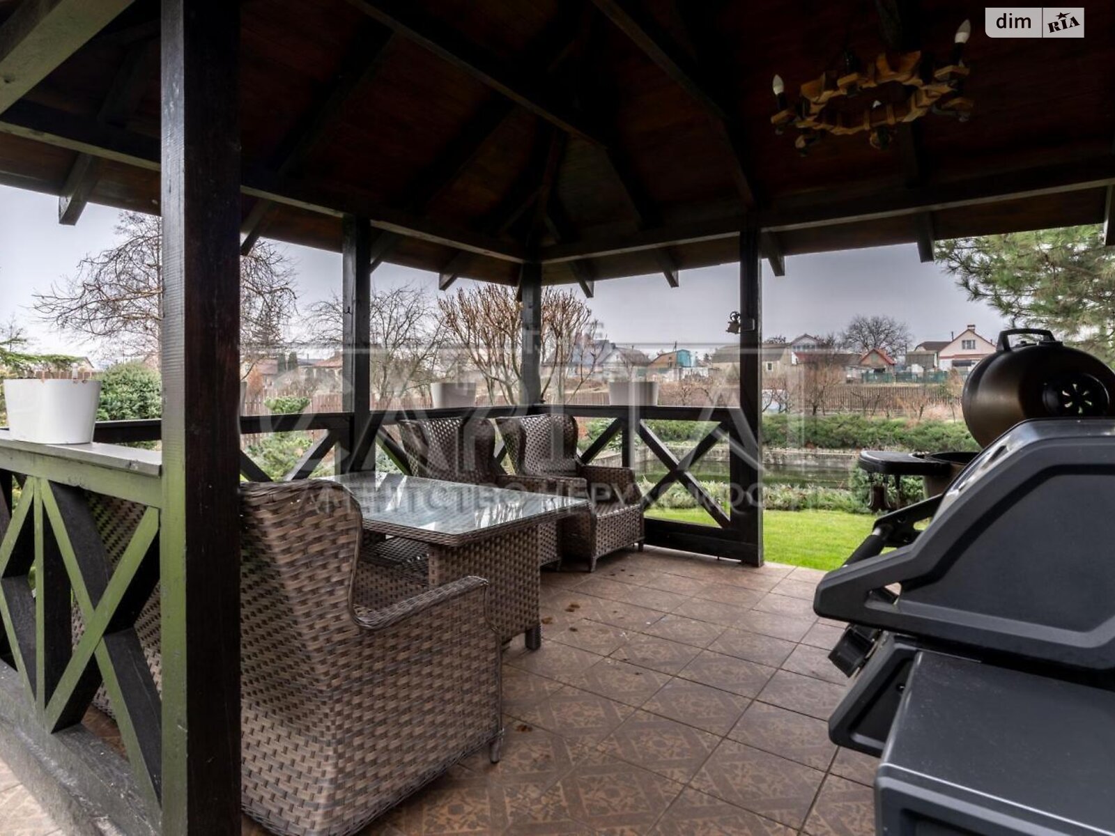 трехэтажный дом с отоплением, 564.3 кв. м, кирпич. Продажа в Зазимье фото 1