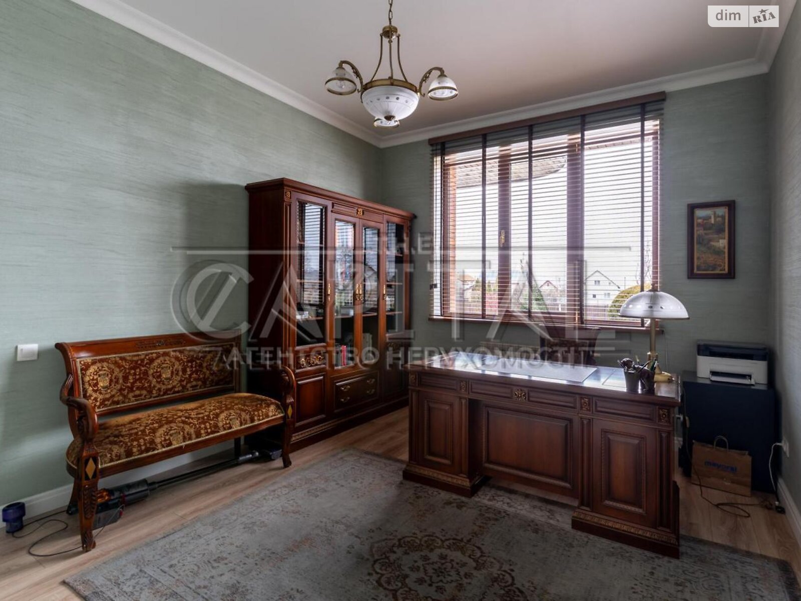 трехэтажный дом с отоплением, 564.3 кв. м, кирпич. Продажа в Зазимье фото 1