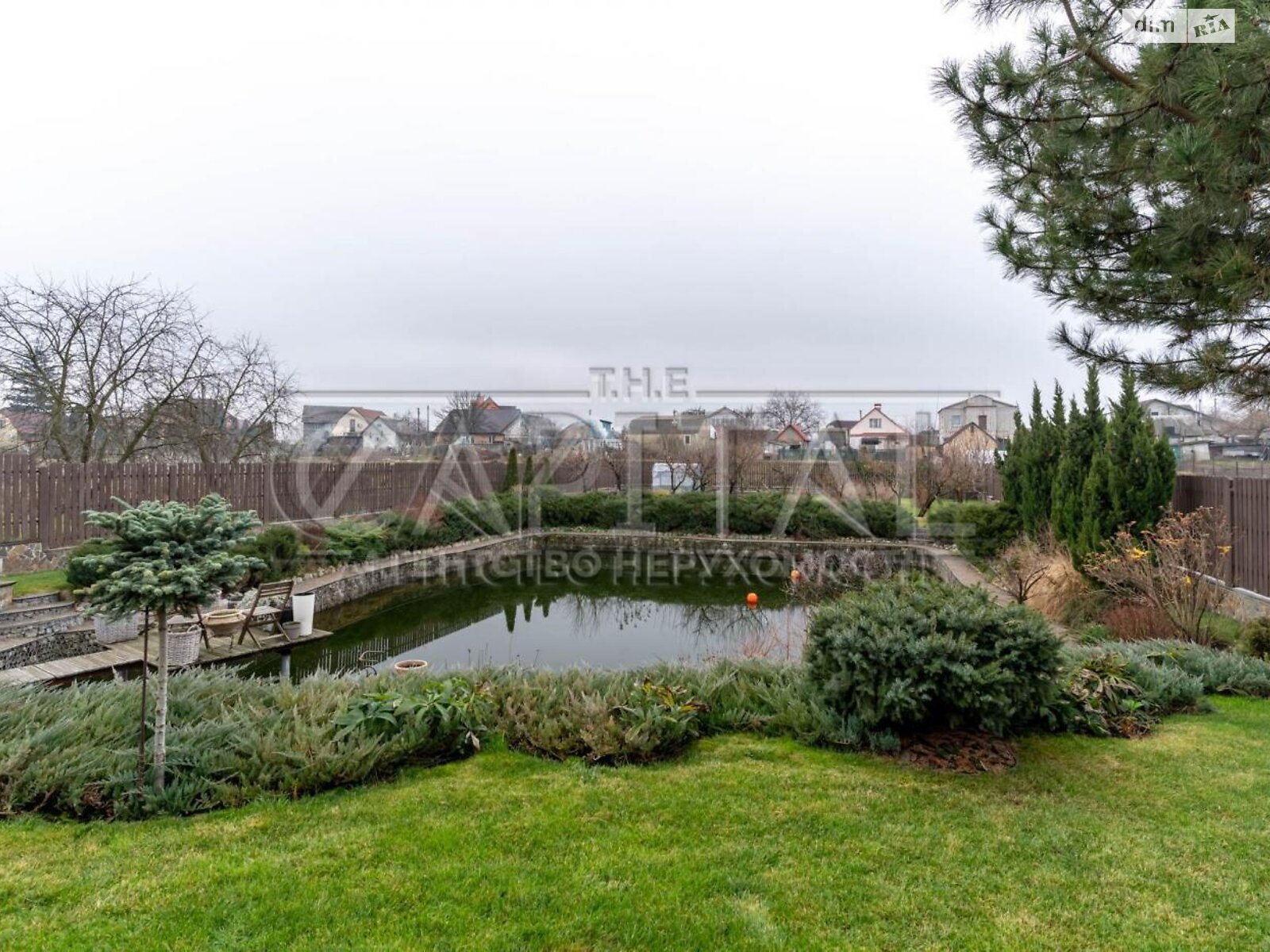 трехэтажный дом с отоплением, 564.3 кв. м, кирпич. Продажа в Зазимье фото 1