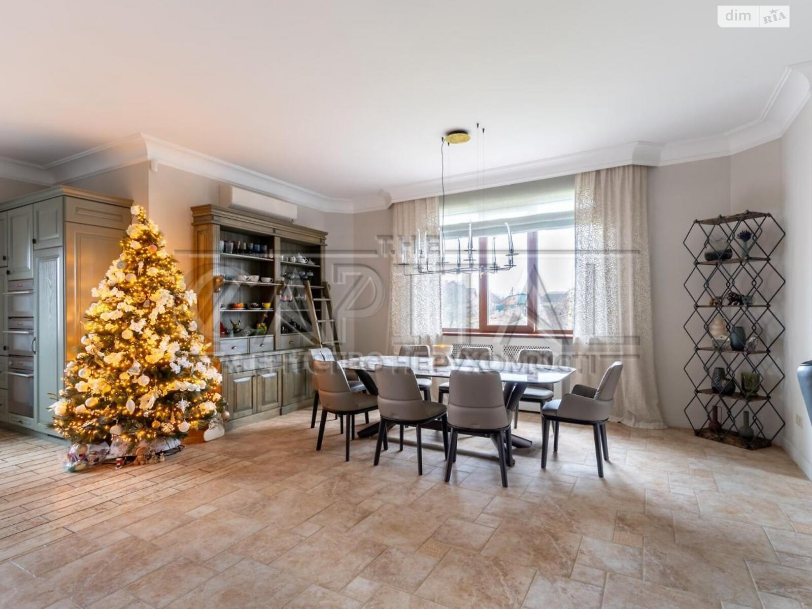 трехэтажный дом с отоплением, 564.3 кв. м, кирпич. Продажа в Зазимье фото 1