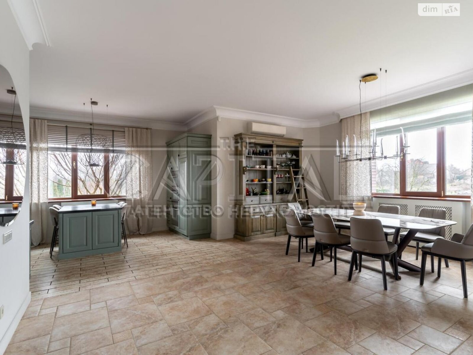 трехэтажный дом с отоплением, 564.3 кв. м, кирпич. Продажа в Зазимье фото 1