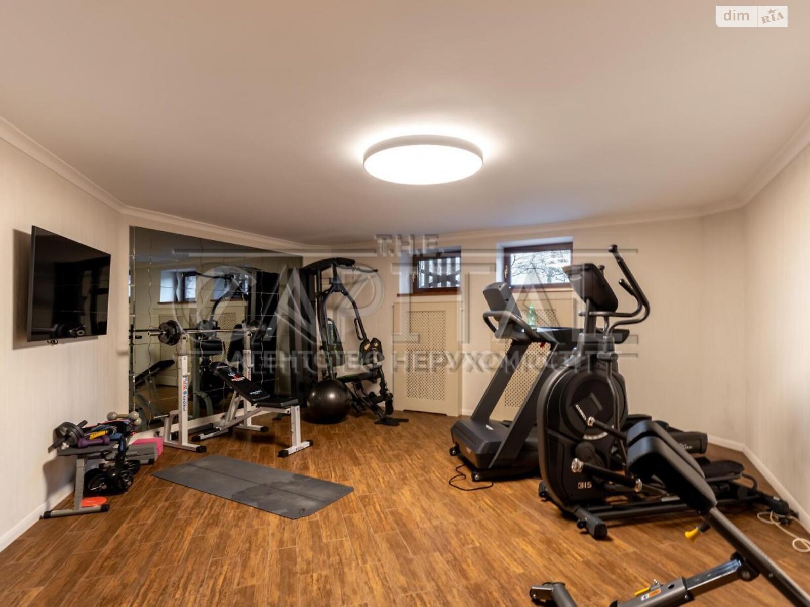 трехэтажный дом с отоплением, 564.3 кв. м, кирпич. Продажа в Зазимье фото 1