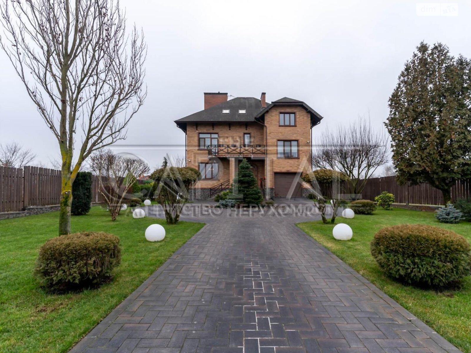 трехэтажный дом с отоплением, 564.3 кв. м, кирпич. Продажа в Зазимье фото 1