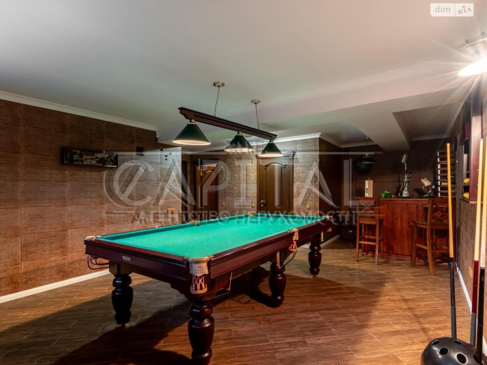 трехэтажный дом с отоплением, 564.3 кв. м, кирпич. Продажа в Зазимье фото 1