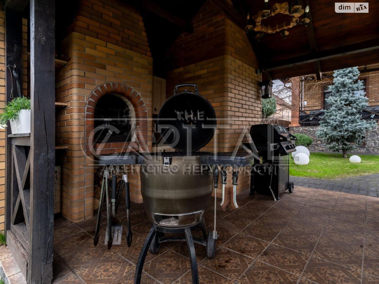 трехэтажный дом с отоплением, 564.3 кв. м, кирпич. Продажа в Зазимье фото 1