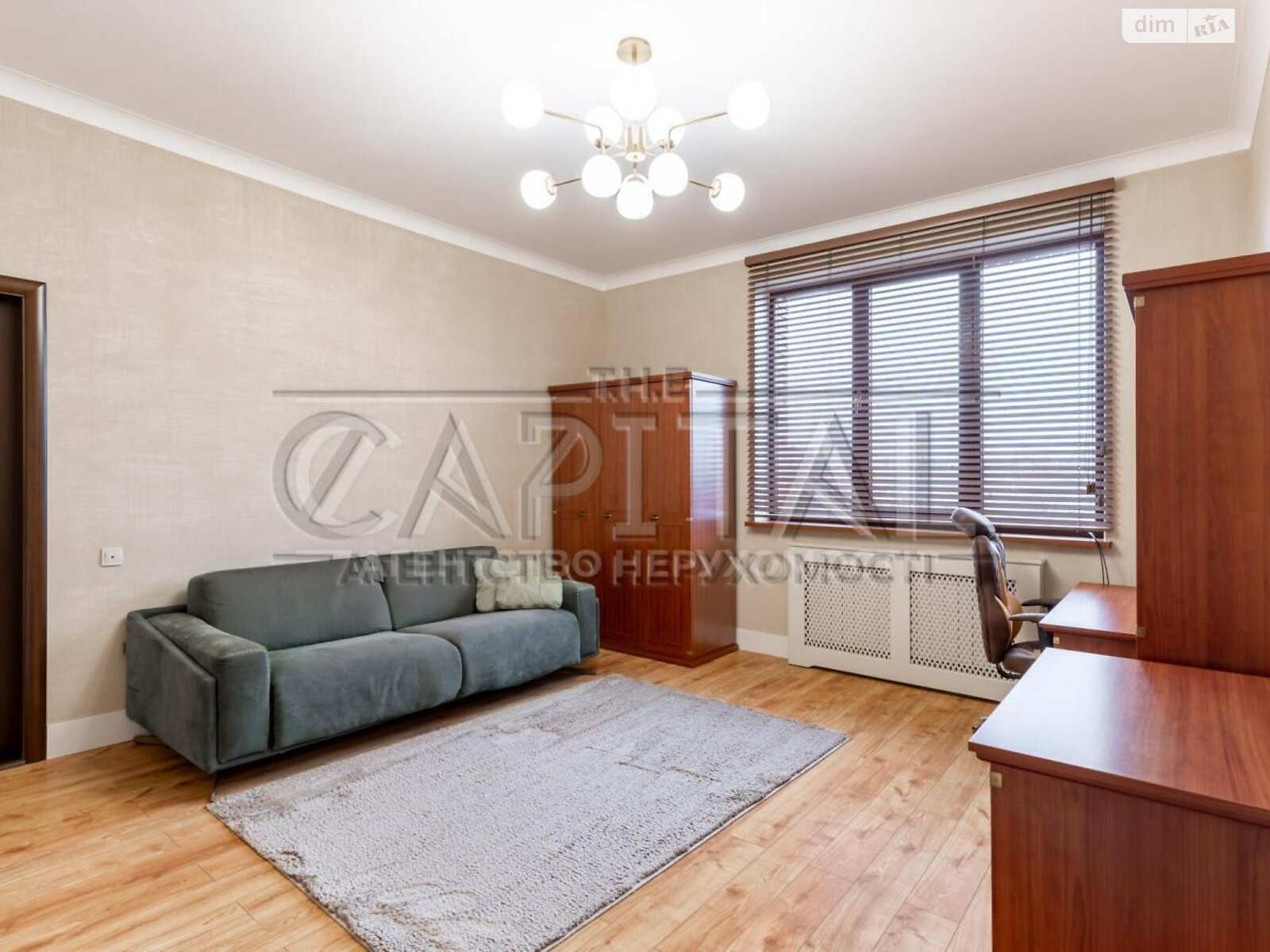 трехэтажный дом с отоплением, 564.3 кв. м, кирпич. Продажа в Зазимье фото 1