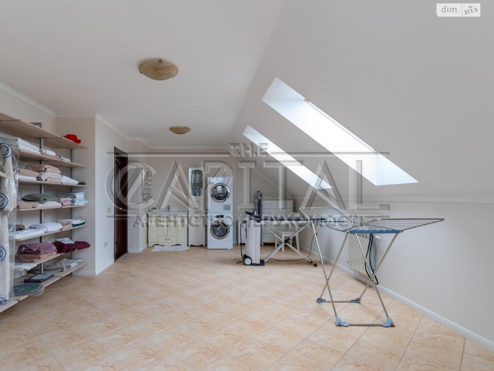 трехэтажный дом с отоплением, 564.3 кв. м, кирпич. Продажа в Зазимье фото 1