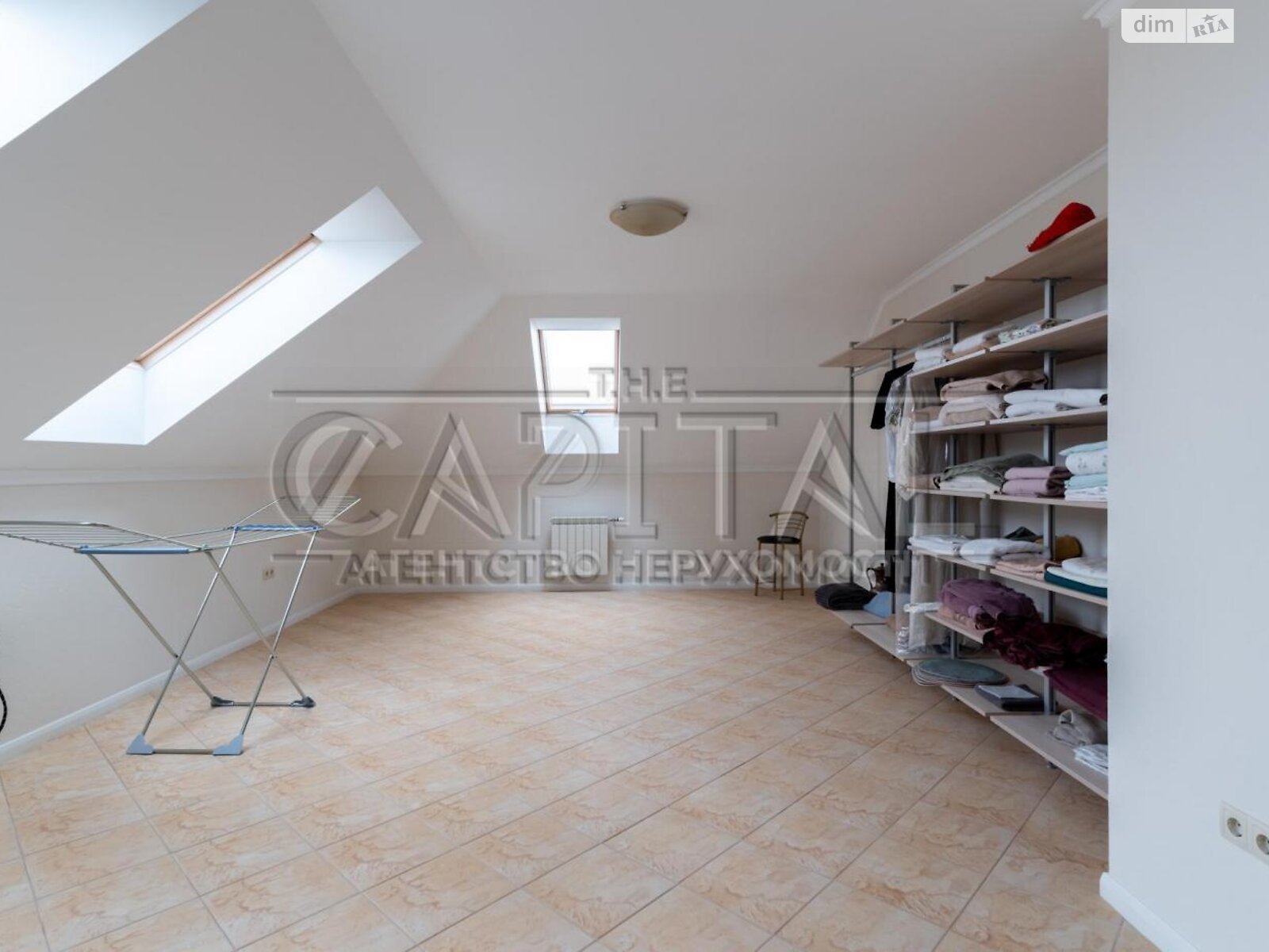 трехэтажный дом с отоплением, 564.3 кв. м, кирпич. Продажа в Зазимье фото 1