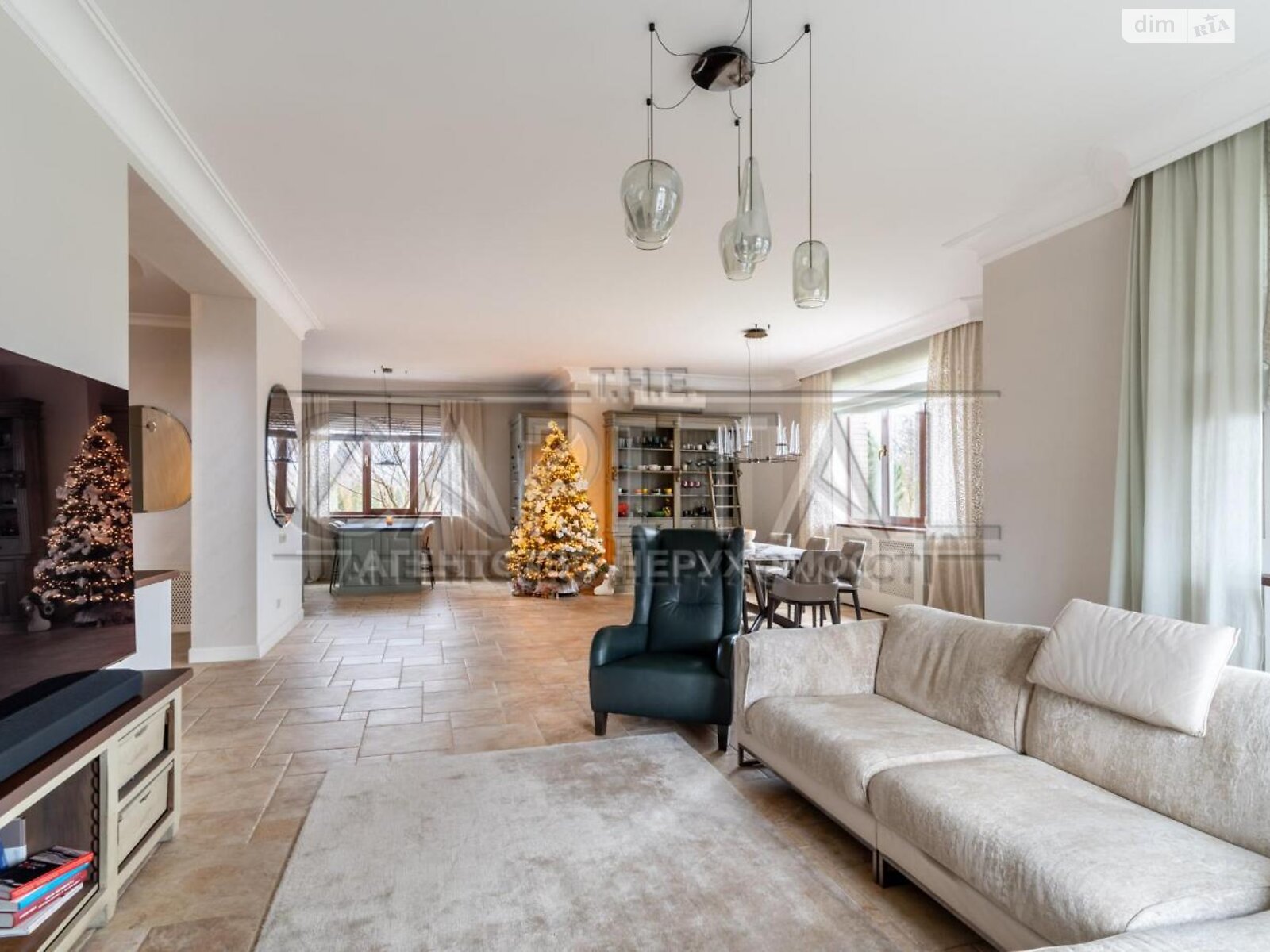 трехэтажный дом с отоплением, 564.3 кв. м, кирпич. Продажа в Зазимье фото 1