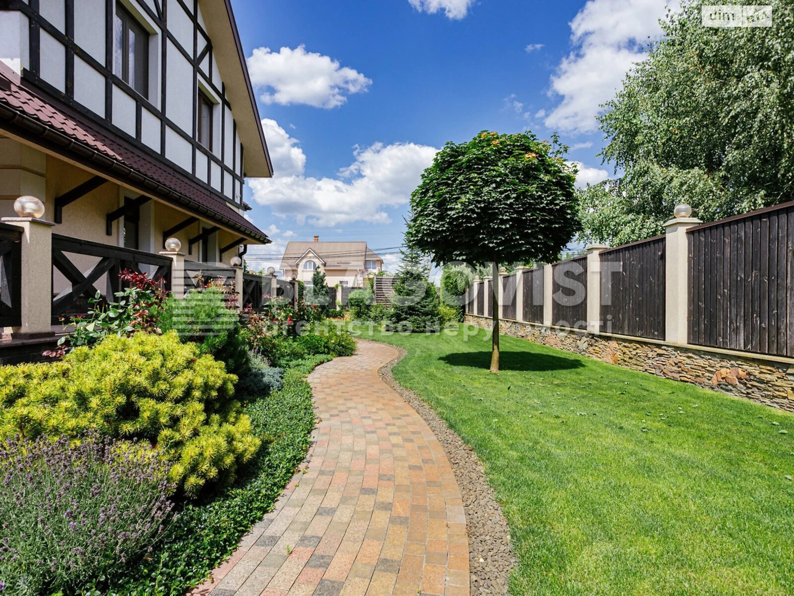 двоповерховий будинок з балконом, 315 кв. м, цегла. Продаж у Зазим’ї фото 1 двоповерховий будинок з балконом, 315 кв. м, цегла. Продаж у Зазим’ї фото 1