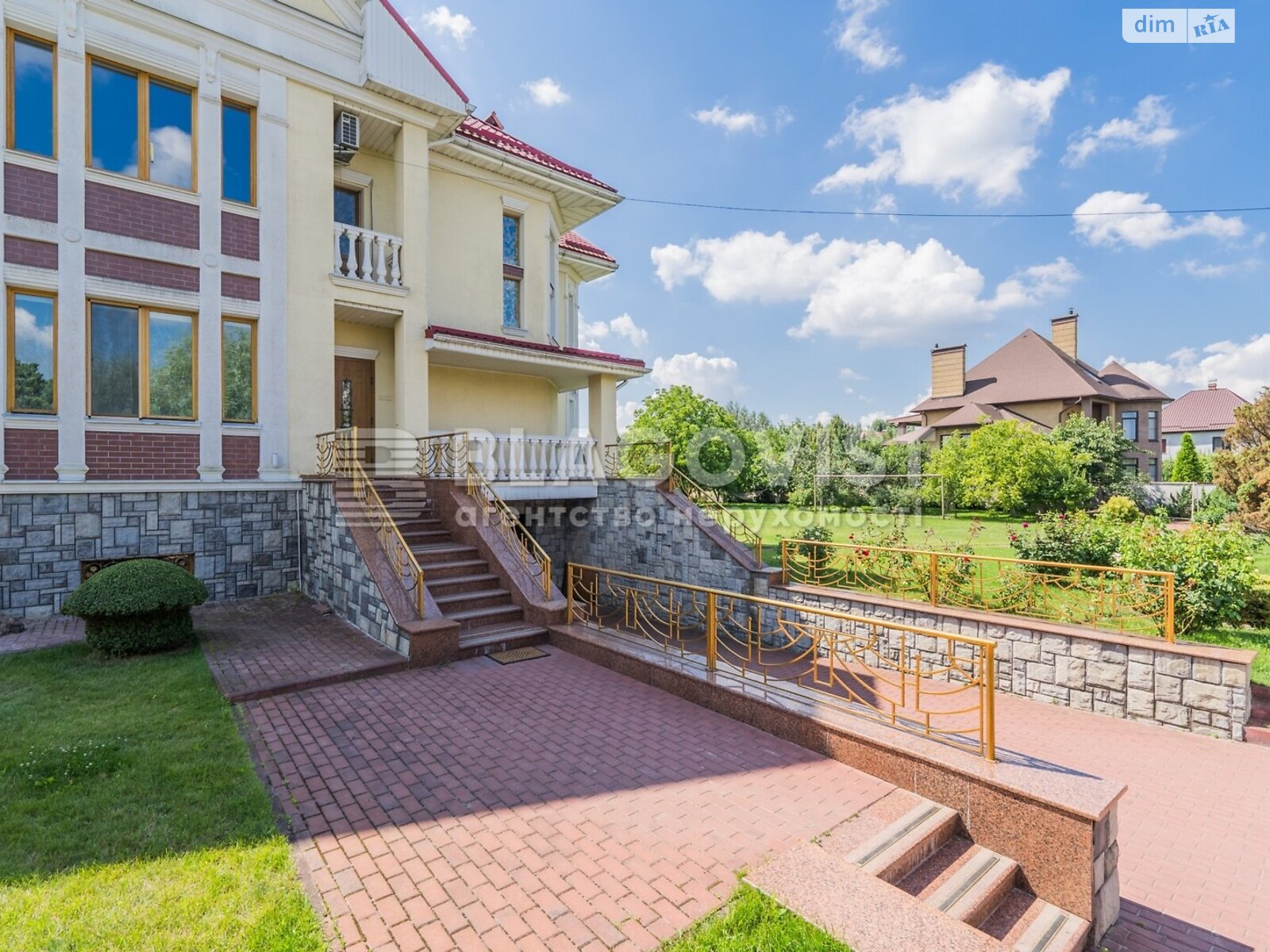 триповерховий будинок з гаражем, 450 кв. м, цегла. Продаж у Зазим’ї фото 1