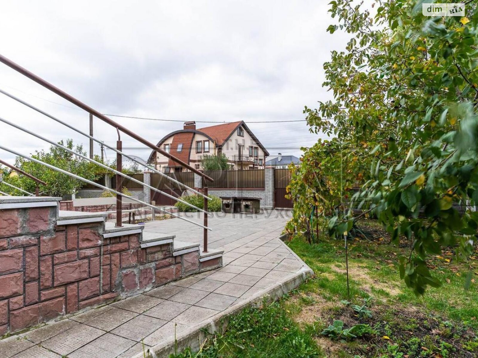 двухэтажный дом с гаражом, 354.2 кв. м, кирпич. Продажа в Зазимье фото 1 двухэтажный дом с гаражом, 354.2 кв. м, кирпич. Продажа в Зазимье фото 1