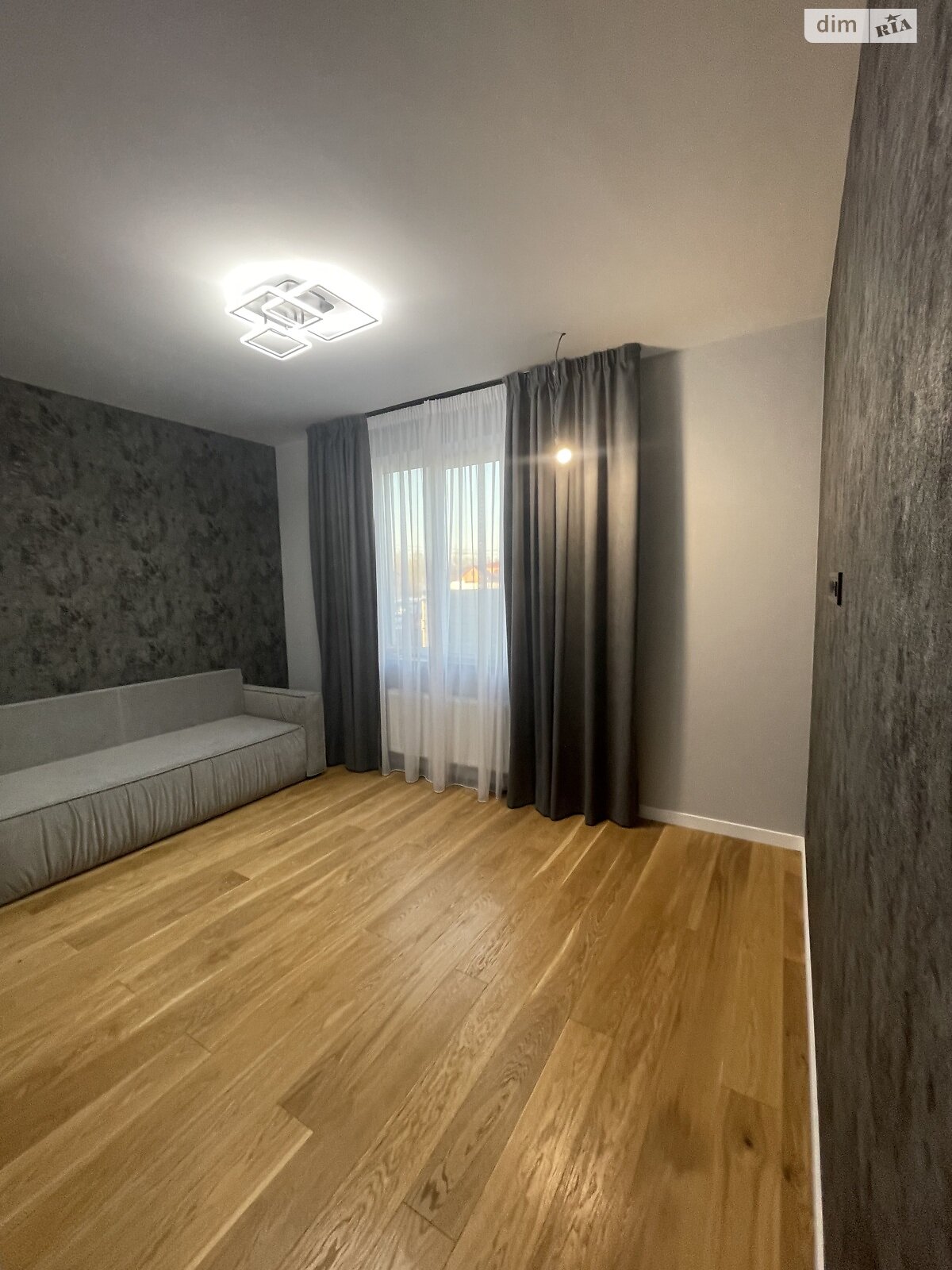 одноэтажный дом с ремонтом, 161 кв. м, кирпич. Продажа в Зазимье фото 1