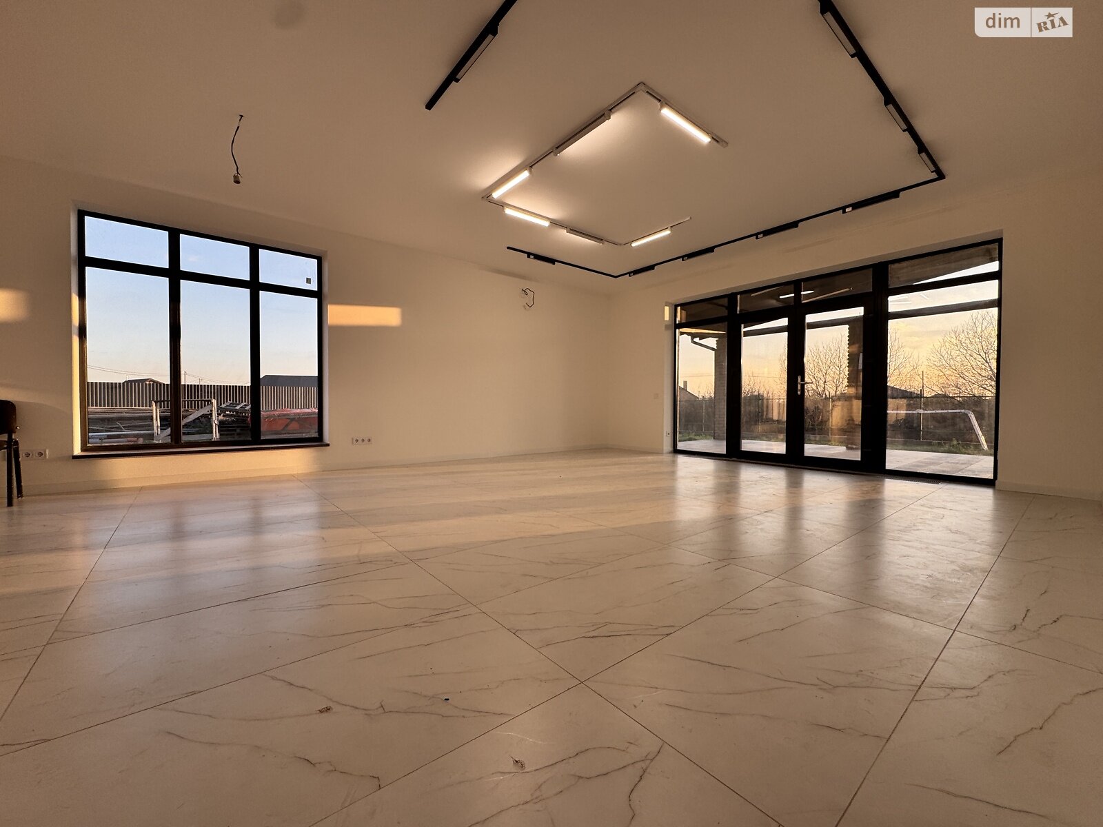 одноэтажный дом с гаражом, 161 кв. м, кирпич. Продажа в Зазимье фото 1