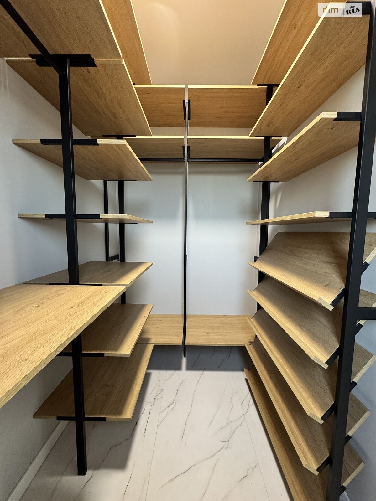 одноэтажный дом с гаражом, 161 кв. м, кирпич. Продажа в Зазимье фото 1