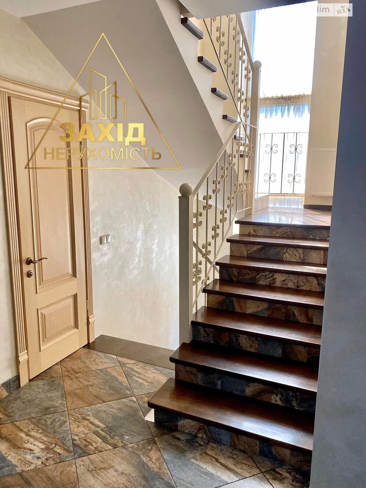 двухэтажный дом с гаражом, 274.2 кв. м, кирпич. Продажа в Змиенце фото 1 двухэтажный дом с гаражом, 274.2 кв. м, кирпич. Продажа в Змиенце фото 1