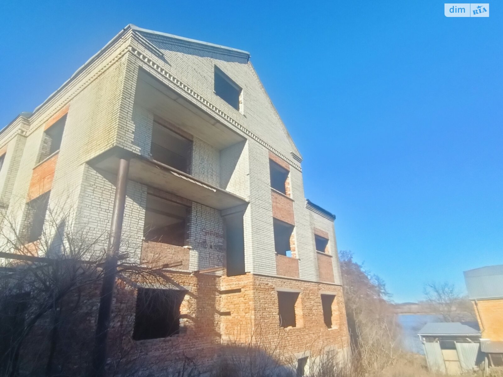триповерховий будинок з мансардою, 500 кв. м, кирпич. Продаж у Золочеві фото 1 триповерховий будинок з мансардою, 500 кв. м, кирпич. Продаж у Золочеві фото 1
