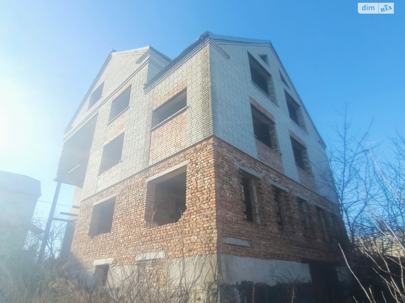 триповерховий будинок з мансардою, 500 кв. м, кирпич. Продаж у Золочеві фото 1 триповерховий будинок з мансардою, 500 кв. м, кирпич. Продаж у Золочеві фото 1