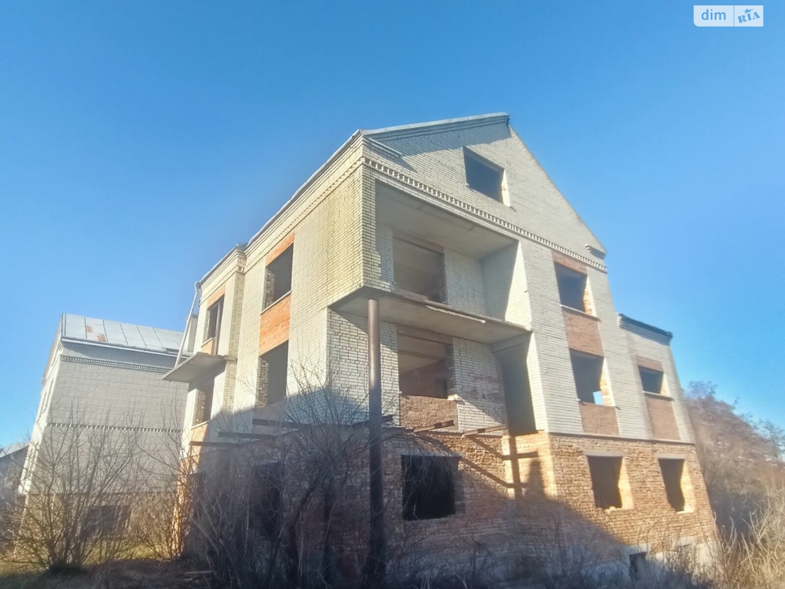триповерховий будинок з мансардою, 500 кв. м, кирпич. Продаж у Золочеві фото 1 триповерховий будинок з мансардою, 500 кв. м, кирпич. Продаж у Золочеві фото 1