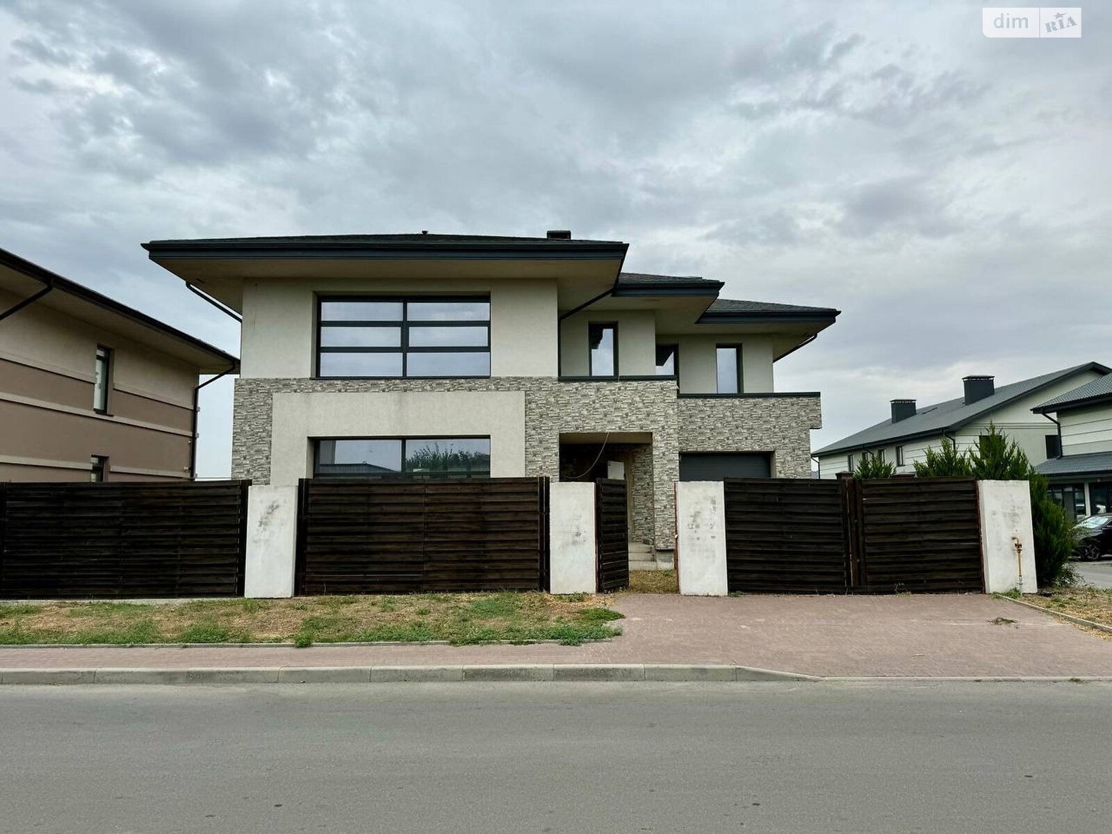 двоповерховий будинок з гаражем, 274.5 кв. м, цегла. Продаж у Слобожанському фото 1 двоповерховий будинок з гаражем, 274.5 кв. м, цегла. Продаж у Слобожанському фото 1