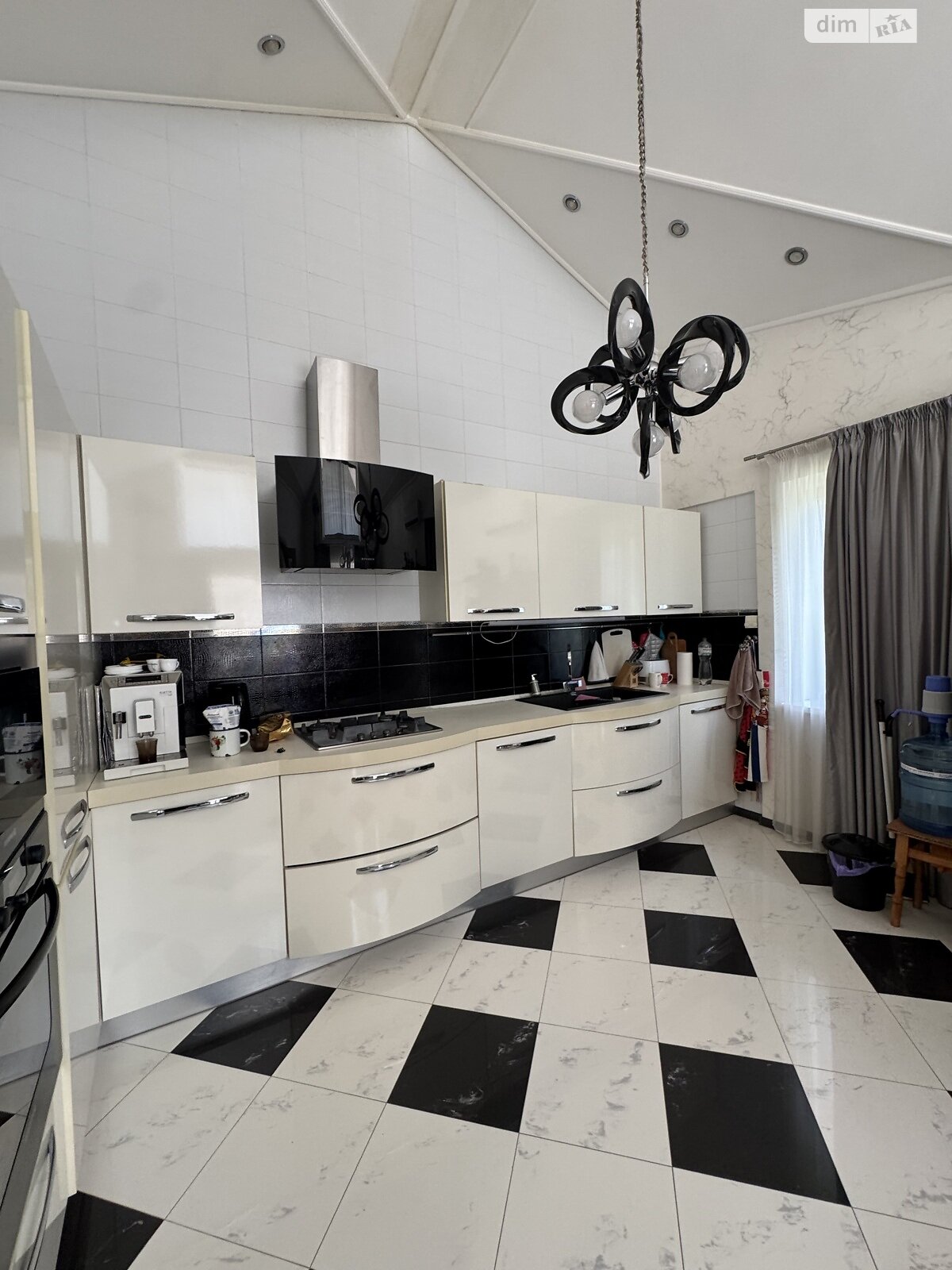 трехэтажный дом с гаражом, 265.9 кв. м, кирпич. Продажа в Зозули фото 1 трехэтажный дом с гаражом, 265.9 кв. м, кирпич. Продажа в Зозули фото 1