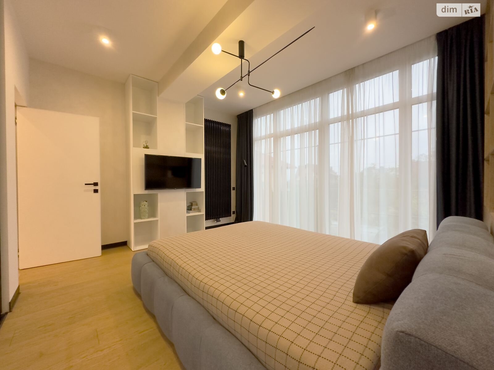 двухэтажный дом с балконом, 162.2 кв. м, кирпич. Продажа в Зубре фото 1