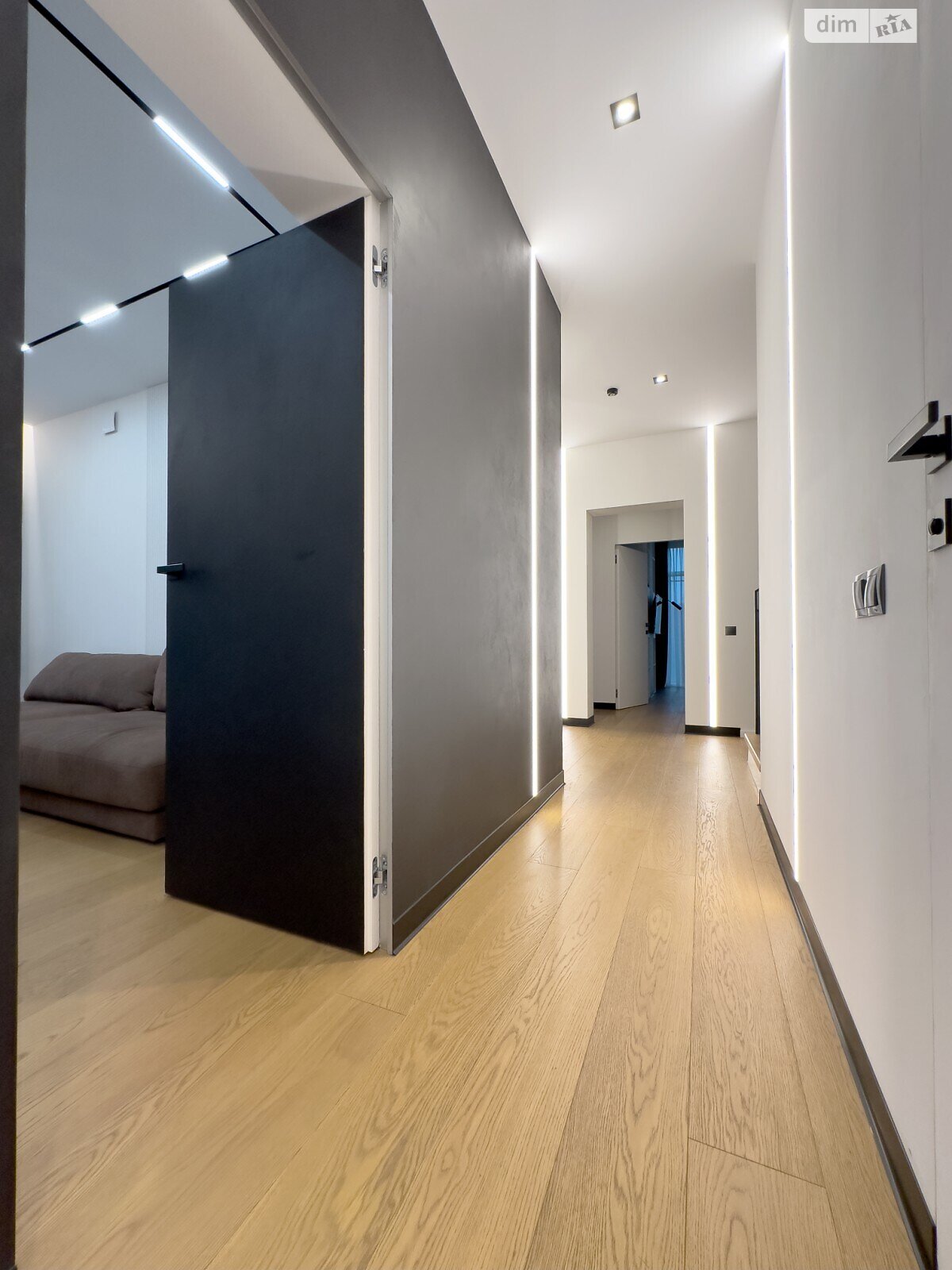 двухэтажный дом с балконом, 162.2 кв. м, кирпич. Продажа в Зубре фото 1