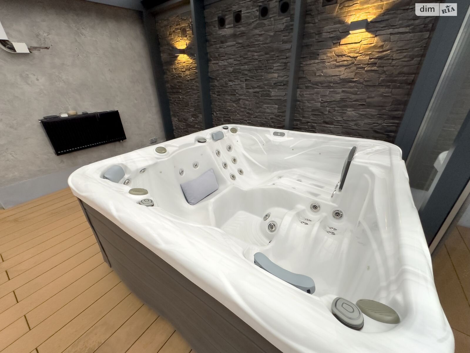 двухэтажный дом с балконом, 162.2 кв. м, кирпич. Продажа в Зубре фото 1