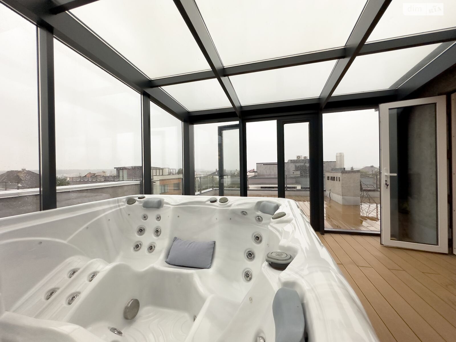 двухэтажный дом с балконом, 162.2 кв. м, кирпич. Продажа в Зубре фото 1