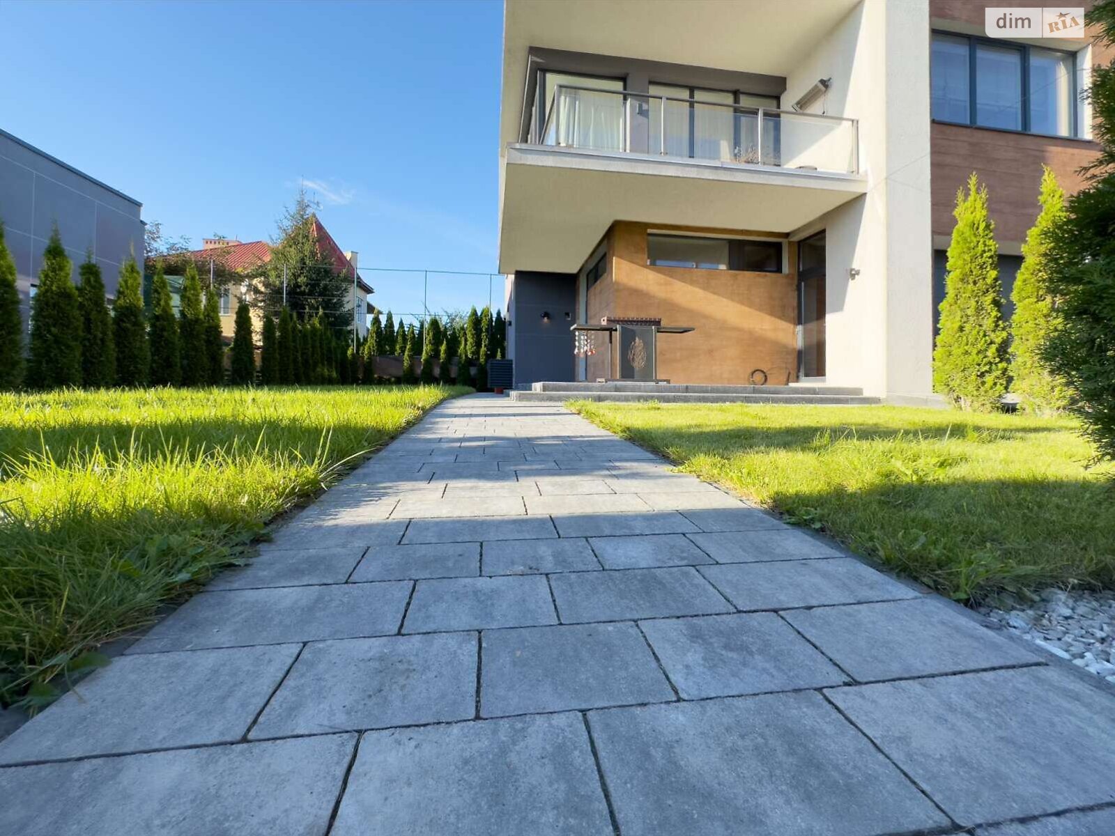 двухэтажный дом с балконом, 162.2 кв. м, кирпич. Продажа в Зубре фото 1