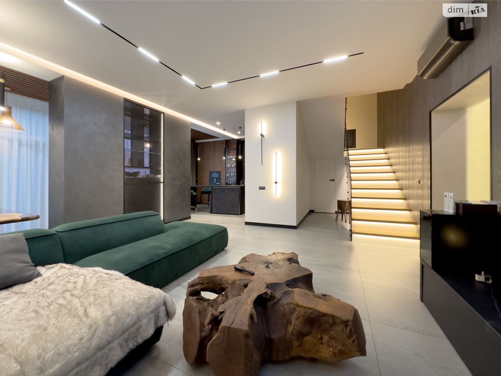 двухэтажный дом с балконом, 162.2 кв. м, кирпич. Продажа в Зубре фото 1