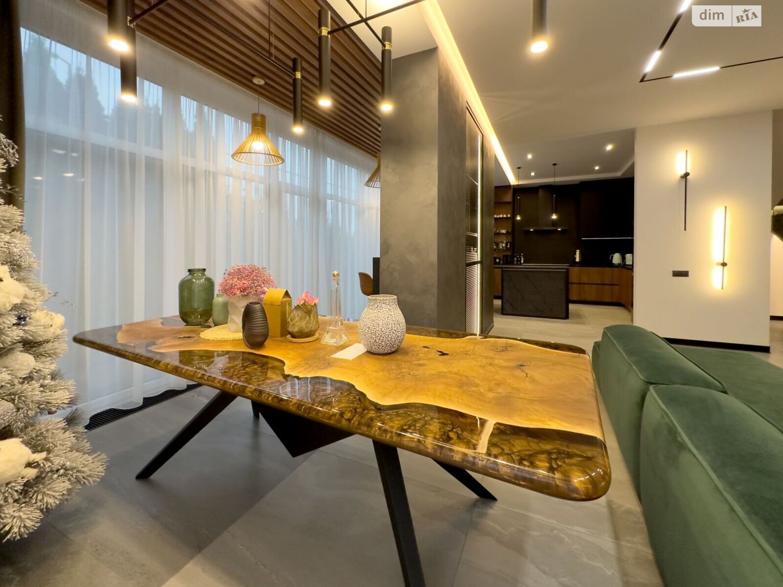 двухэтажный дом с балконом, 162.2 кв. м, кирпич. Продажа в Зубре фото 1