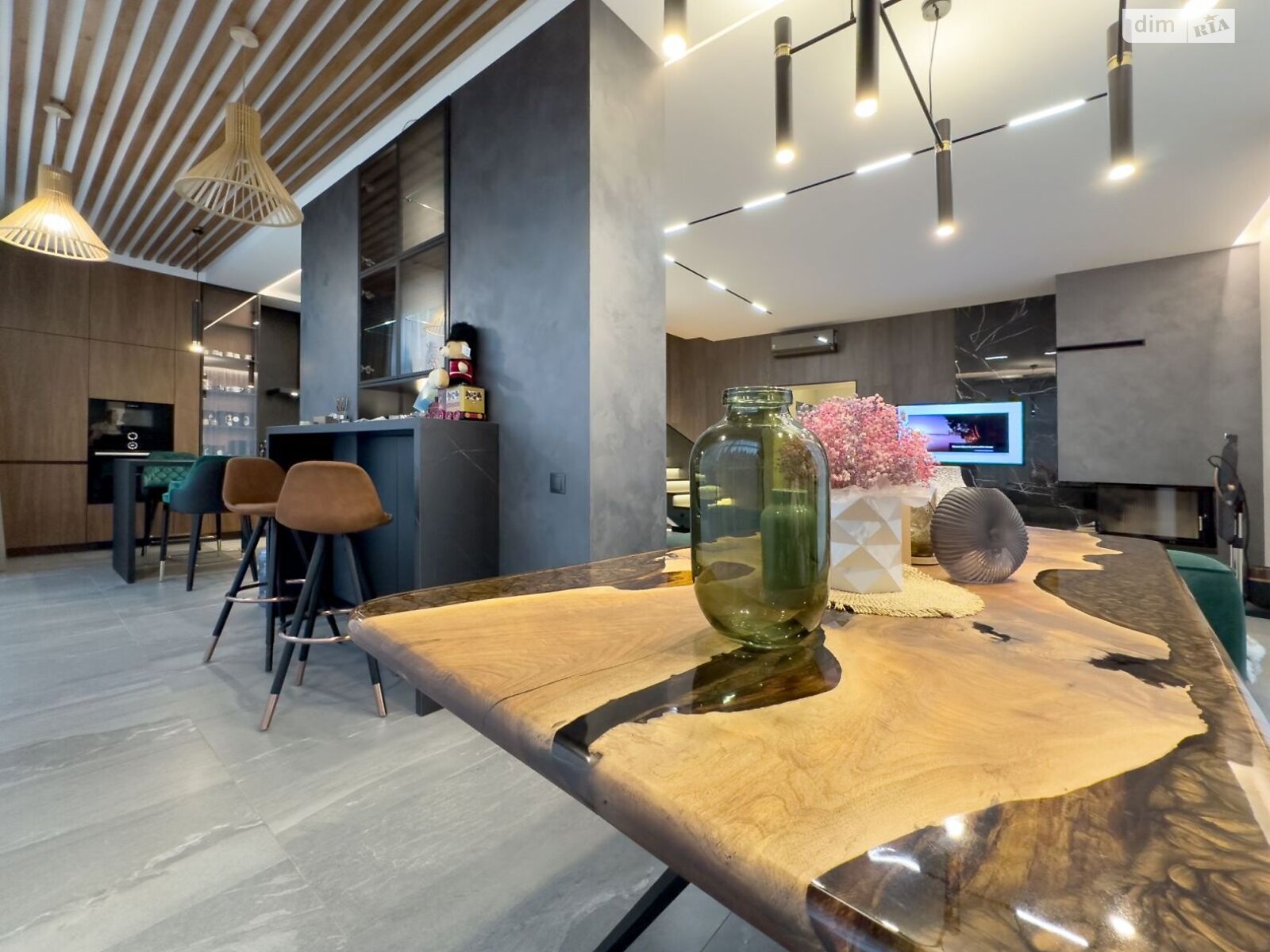 двухэтажный дом с балконом, 162.2 кв. м, кирпич. Продажа в Зубре фото 1