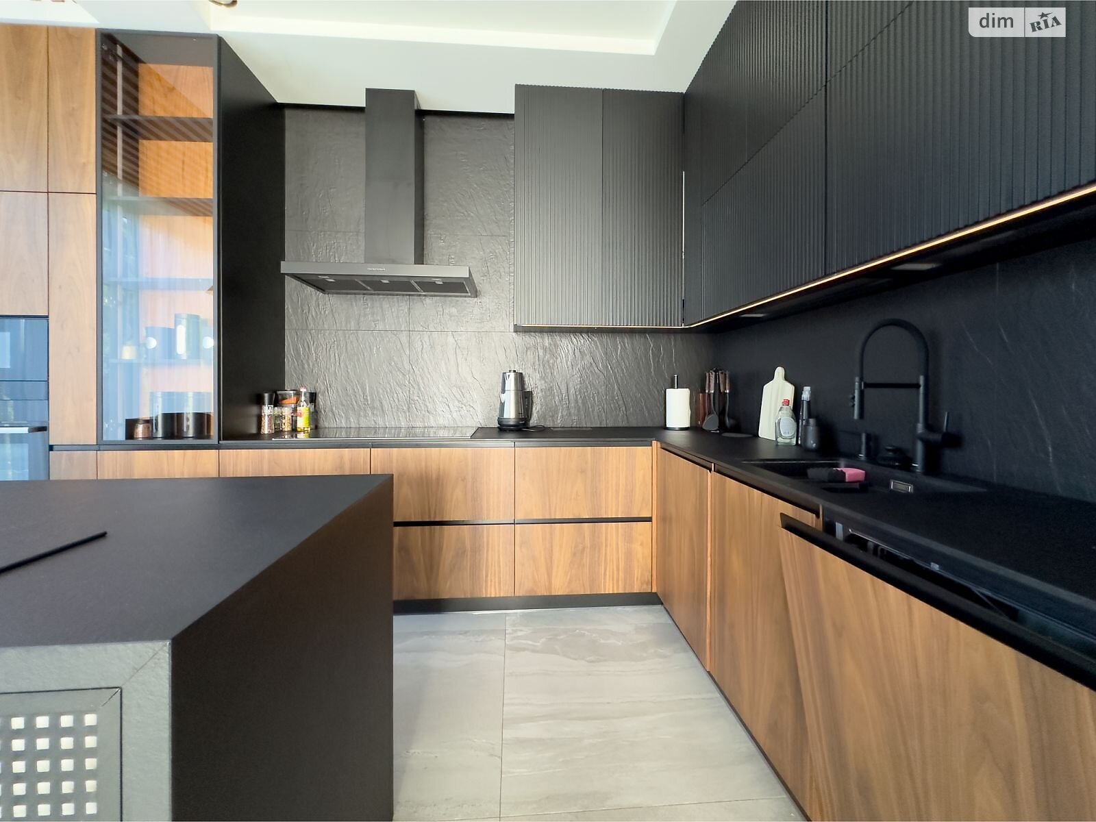 двухэтажный дом с балконом, 162.2 кв. м, кирпич. Продажа в Зубре фото 1