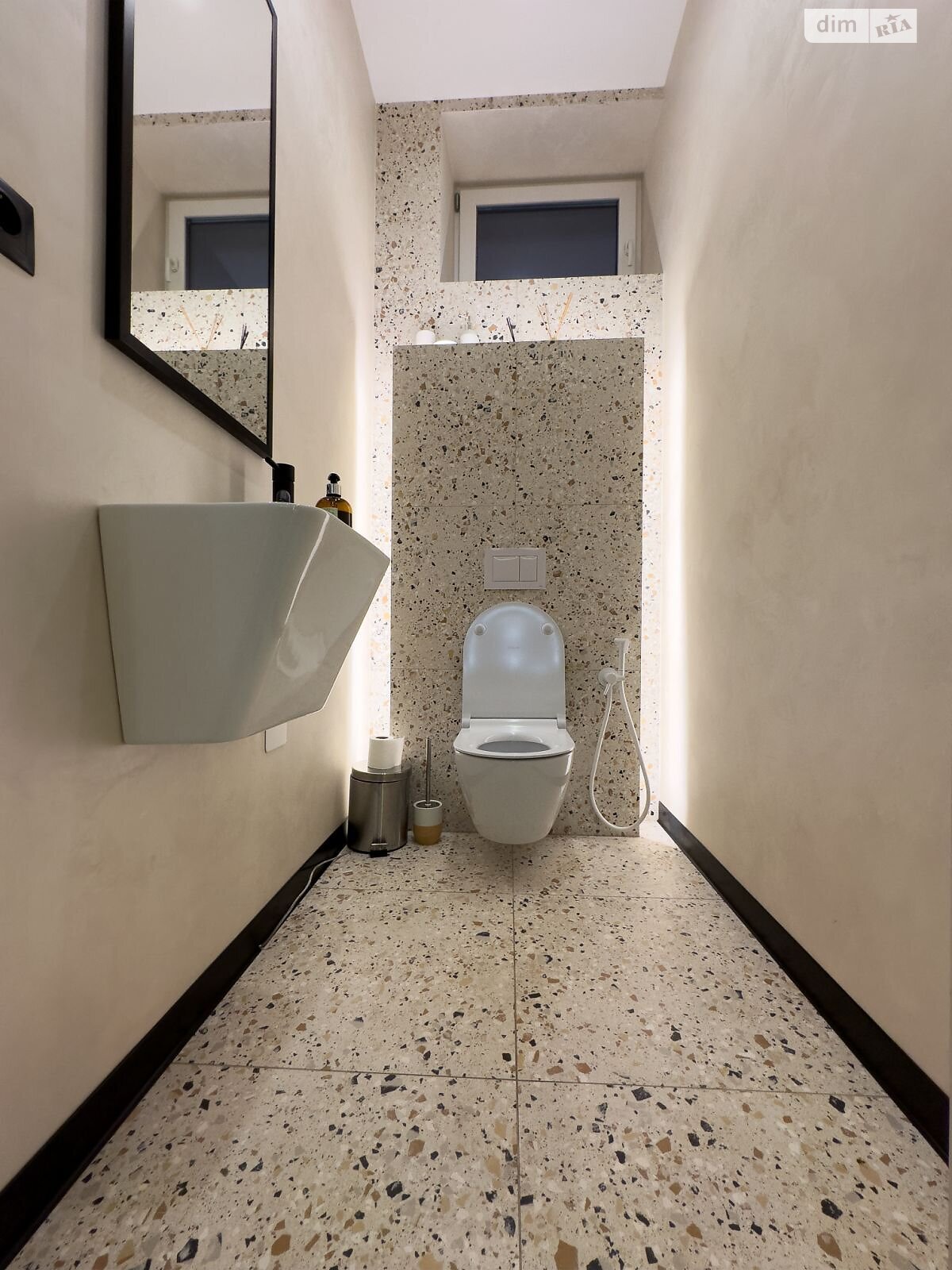 двухэтажный дом с балконом, 162.2 кв. м, кирпич. Продажа в Зубре фото 1