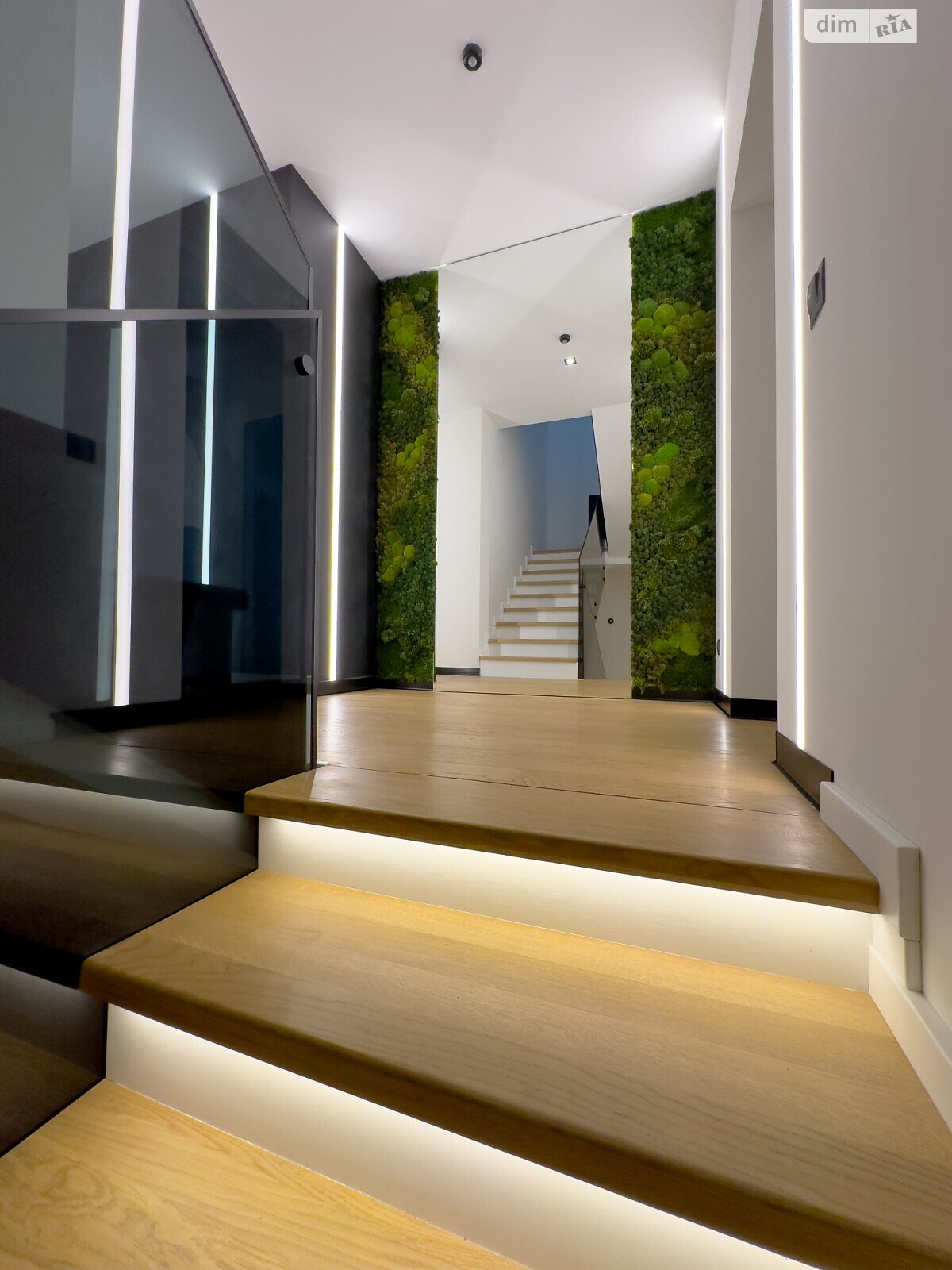 двухэтажный дом с балконом, 162.2 кв. м, кирпич. Продажа в Зубре фото 1