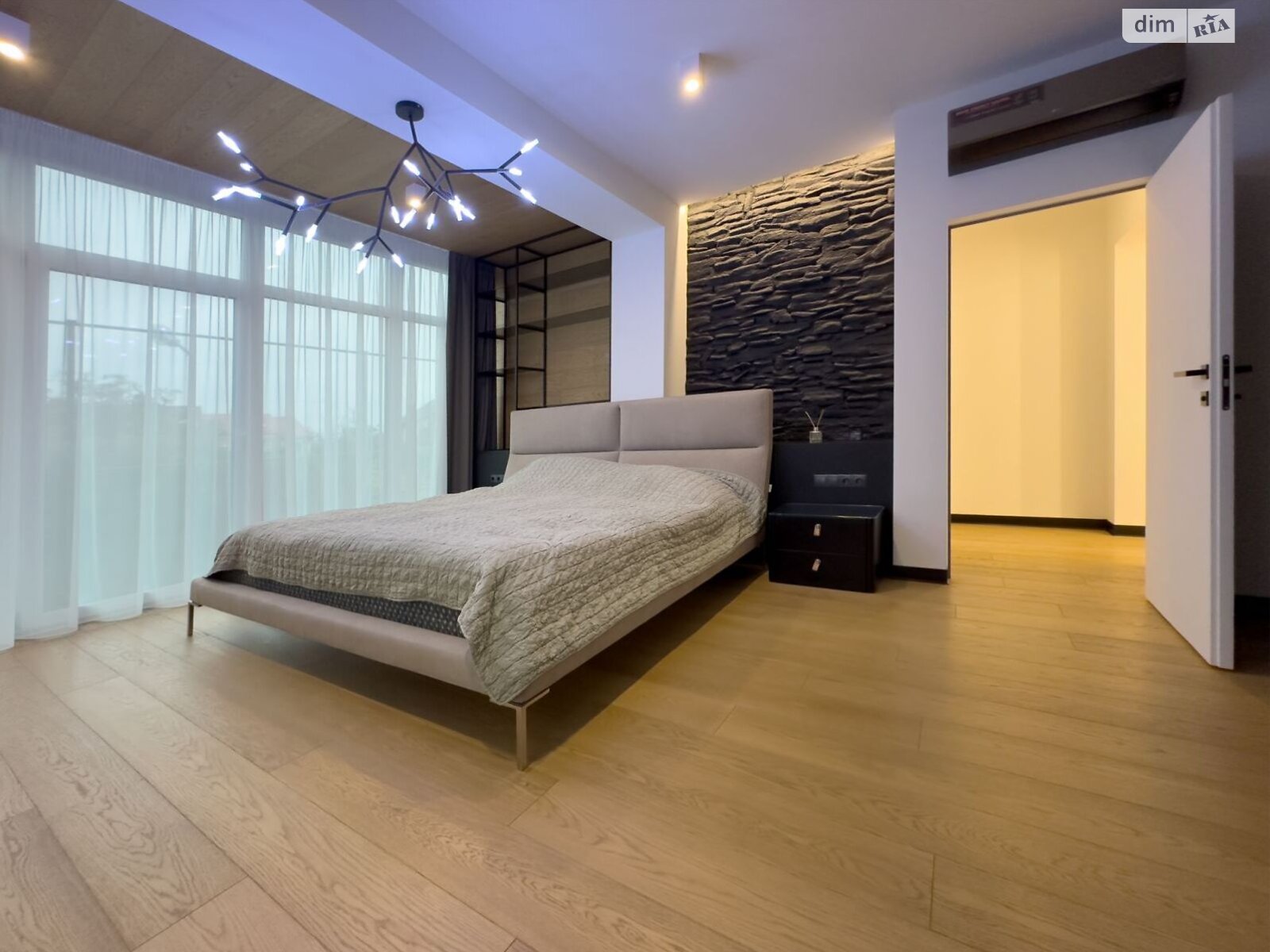 двухэтажный дом с балконом, 162.2 кв. м, кирпич. Продажа в Зубре фото 1