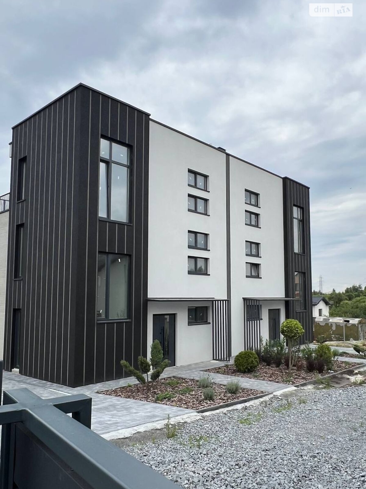 трехэтажный дом, 135 кв. м, кирпич. Продажа в Зубре фото 1 трехэтажный дом, 135 кв. м, кирпич. Продажа в Зубре фото 1