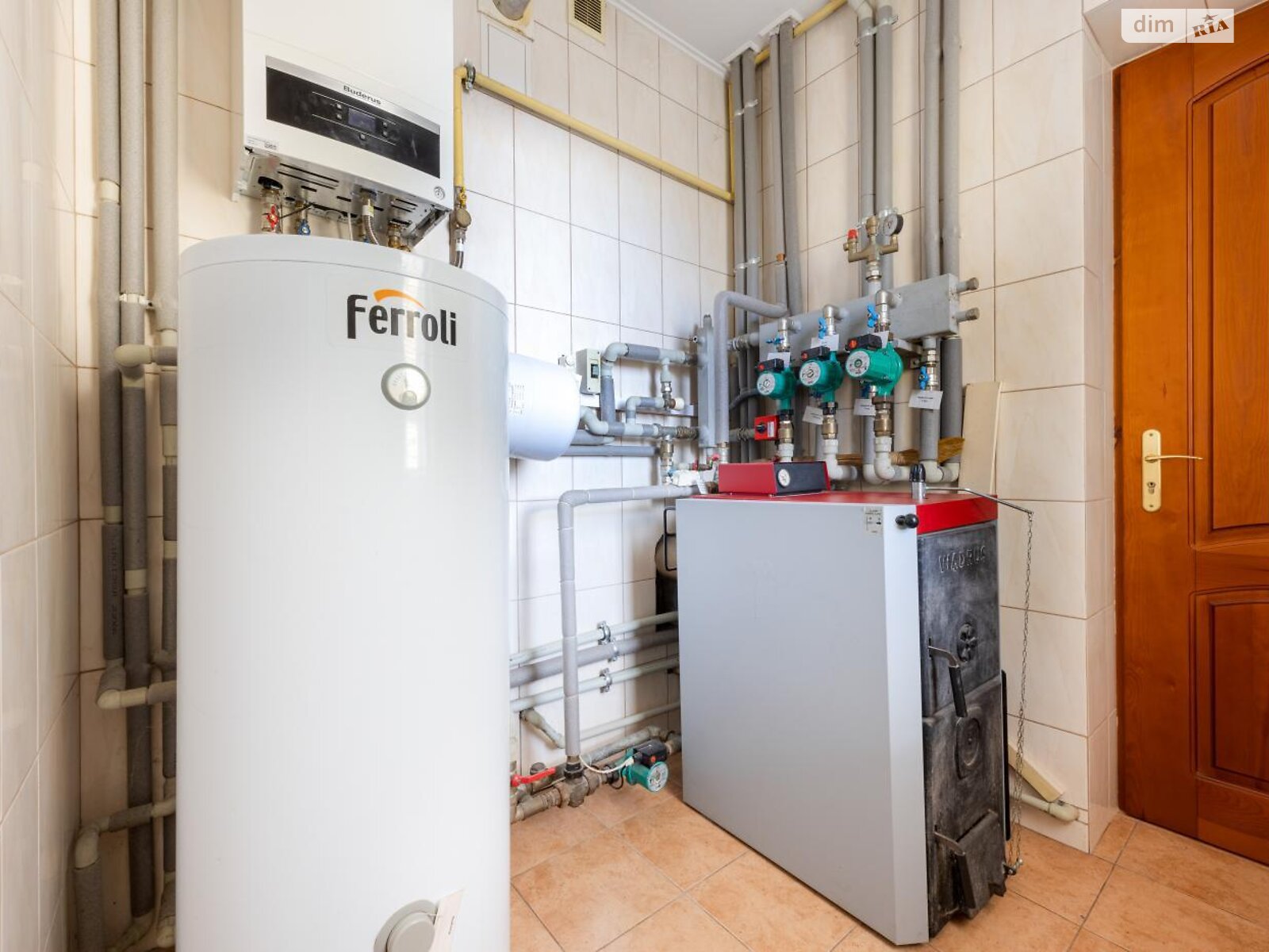 пятиэтажный дом с мебелью, 224 кв. м, кирпич. Продажа в Зымна Вода фото 1 пятиэтажный дом с мебелью, 224 кв. м, кирпич. Продажа в Зымна Вода фото 1