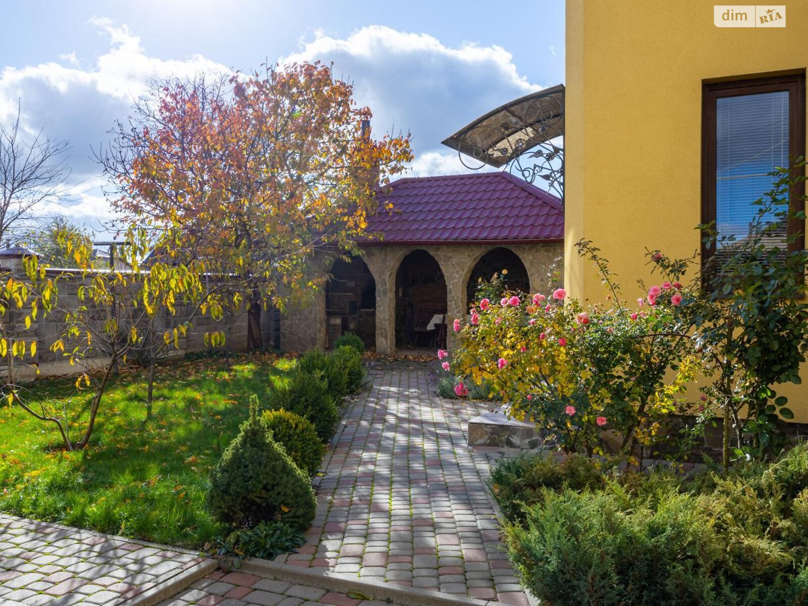 пятиэтажный дом с мебелью, 224 кв. м, кирпич. Продажа в Зымна Вода фото 1 пятиэтажный дом с мебелью, 224 кв. м, кирпич. Продажа в Зымна Вода фото 1