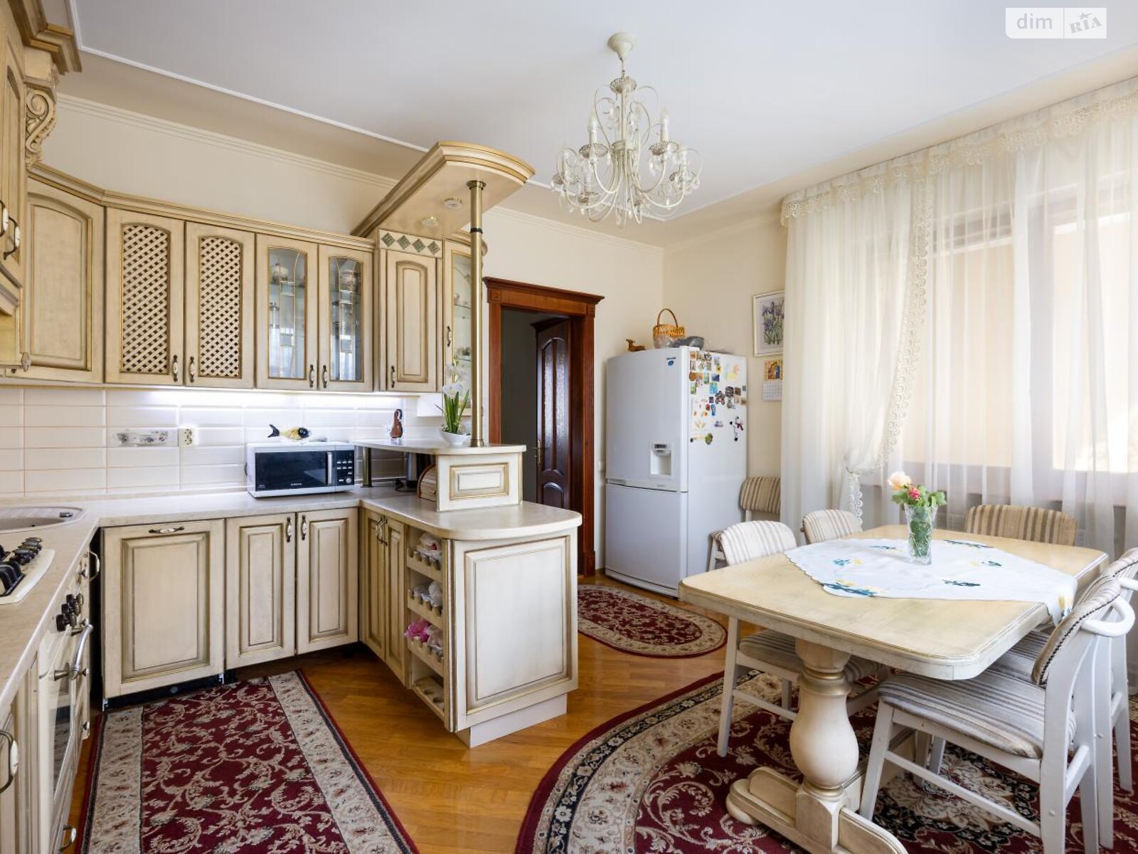 пятиэтажный дом с мебелью, 224 кв. м, кирпич. Продажа в Зымна Вода фото 1 пятиэтажный дом с мебелью, 224 кв. м, кирпич. Продажа в Зымна Вода фото 1